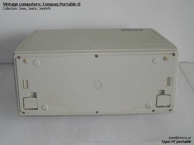 Compaq Portable II - 14.jpg